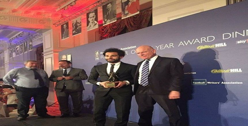 «صلاح» يتسلم جائزة أفضل لاعب بـ «البريميرليج» من رابطة الكتاب الإنجليز