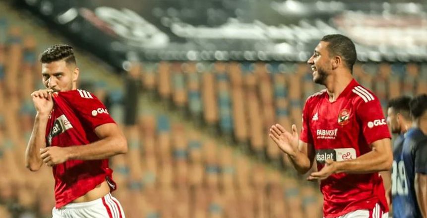 لقب الهداف و10 بطولات.. ماذا قدم محمد شريف مع الأهلي قبل رحيله لنادي الخليج؟