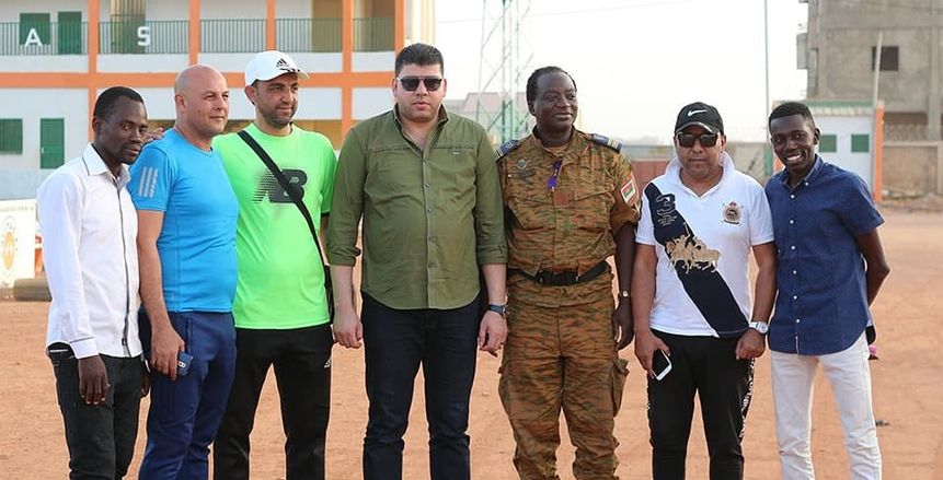 رئيس نادي ساليتاس يحضر مران المصري في بوركينا فاسو