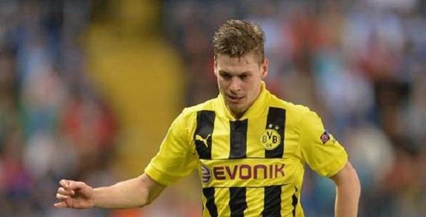 لوكاس بيتشيك يمدد عقده مع بروسيا دورتموند لمدة عام