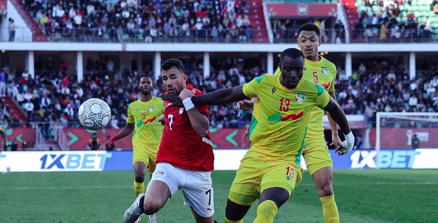 وليد صلاح الدين يطمئن على تريزيجيه بعد إصابته أمام بنين