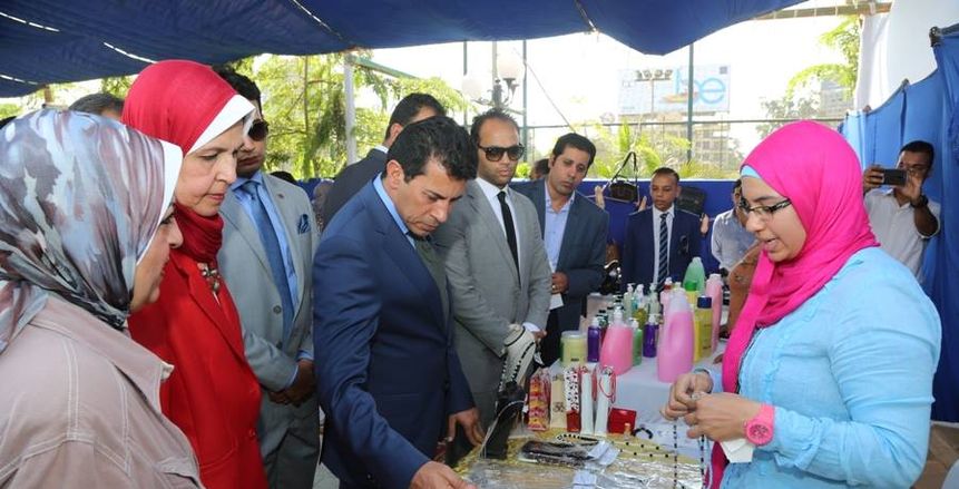 وزير الرياضة يفتتح معرض تسويق منتجات المشروعات الصغيرة بشباب الجزيرة