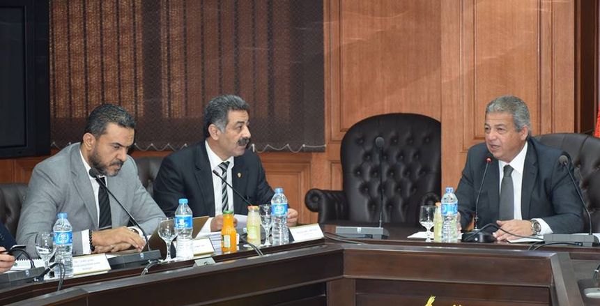 "عبد العزيز" يبحث مع اللجنة العليا للسلة توفير خدمات الأنترنت.. وتأمين البطولة