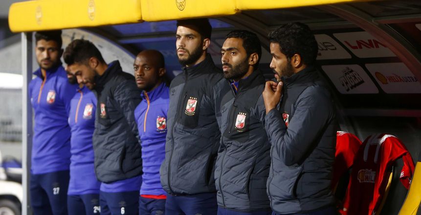 خاص بالصور.. لاعبو الاهلي يتركون الدكة لتلبية رغبة طفل من ذوي الاحتياجات الخاصة