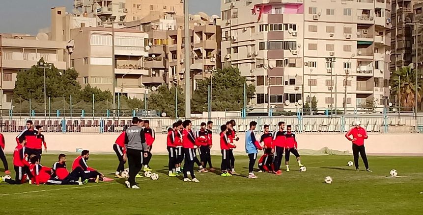 سيد عيد يحفز لاعبي النصر معنويًا قبل مواجهة منتخب السويس