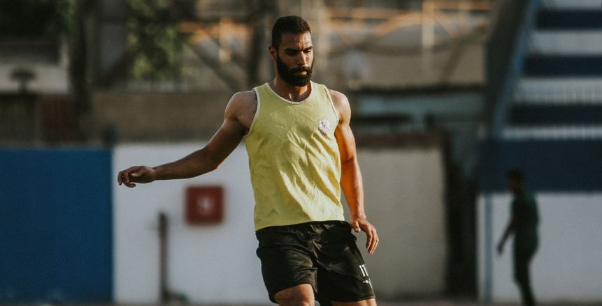 لاعب الاتحاد يتعرض لإصابة قوية بالكتف أمام الزمالك بعد تدخل عنيف مع إمام عاشور