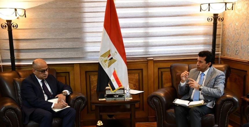 وزير الشباب والرياضة يبحث مع مساعد وزير الخارجية التعاون في مجال حقوق الإنسان