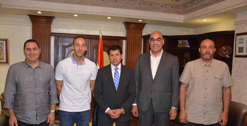 وزير الرياضة يتابع استعدادات مصر لاستضافة كاس العالم لكرة اليد 2021
