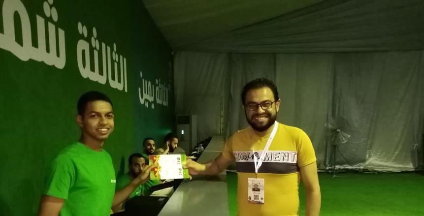 بالصور| أول مشجع يتسلم تذاكر مباريات كأس أمم أفريقيا