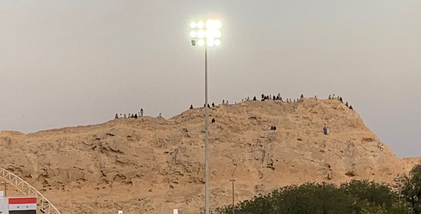 الجماهير السورية تتسلق الجبال لمتابعة منتخب بلادها.. و«فايز» يُعلق