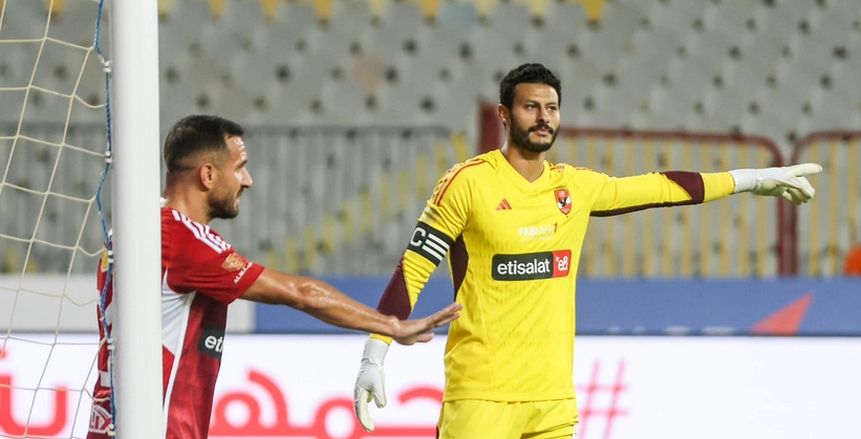 انفعال ومشادة كلامية بين الشناوي ومحمد عبدالمنعم عقب رباعية الأهلي في المصري