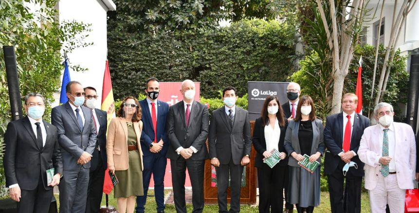 وزير الرياضة وسفير أسبانيا يطلقان قاموس عربي أسباني في كرة القدم «صور»