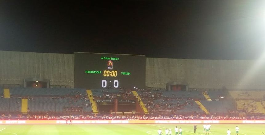 بالصور.. بسبب مباراة الجزائر وكوت ديفوار.. أعداد قليلة بملعب السلام لمؤازرة تونس