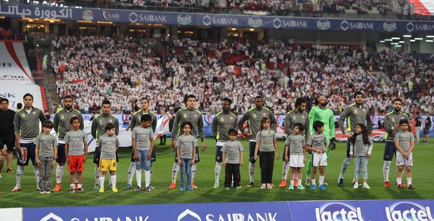 محمد حلمى يلقى محاضرة فنية على لاعبي الزمالك