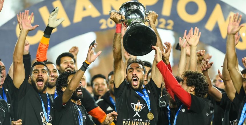 «الكرة للجماهير».. كيف شارك مشجعي الأهلي في التتويج بالكأس؟