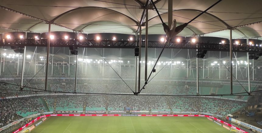 توقف مباراة في الدوري البرازيلي بسبب الأمطار الغزيرة صور وفيديو
