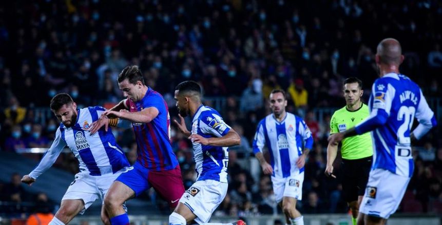 برشلونة يخطف إسبانيول في ديربي كتالونيا.. أول فوز لـ تشافي