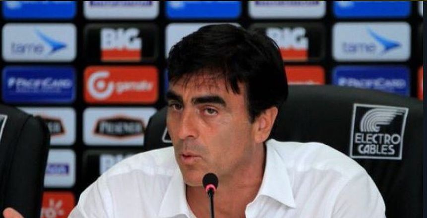 الوصل الإماراتي يقيل مدربه قبل مواجهة الأهلي بسبب تواضع النتائج