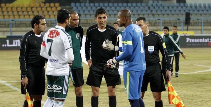 بالفيديو| إداري المصري يبطل "تميمة" حارس إيفياني النيجيري