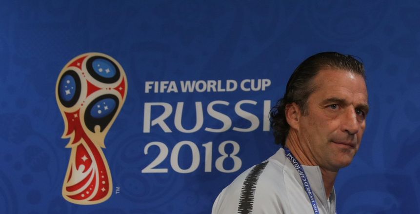 مدرب السعودية يكشف حقيقة إقالته بعد خماسية روسيا