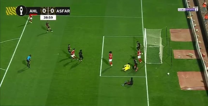 بأعجوبة.. مدافع الجيش الملكي يحرم بن رمضان من هدف محقق على خط المرمى