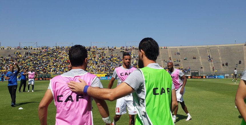 بالصور| لاعبو الزمالك يجرون عملية الإحماء قبل نهائي إفريقيا