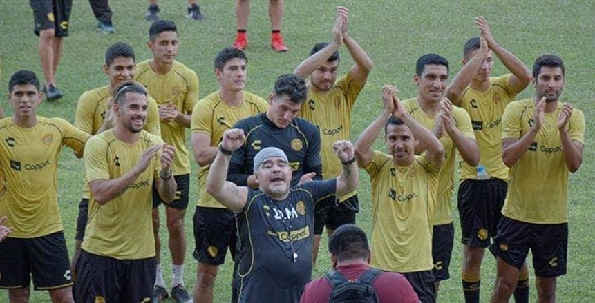 «مارادونا» يقود المران الأول مع «دورادوس دي سينالوا» المكسيكي