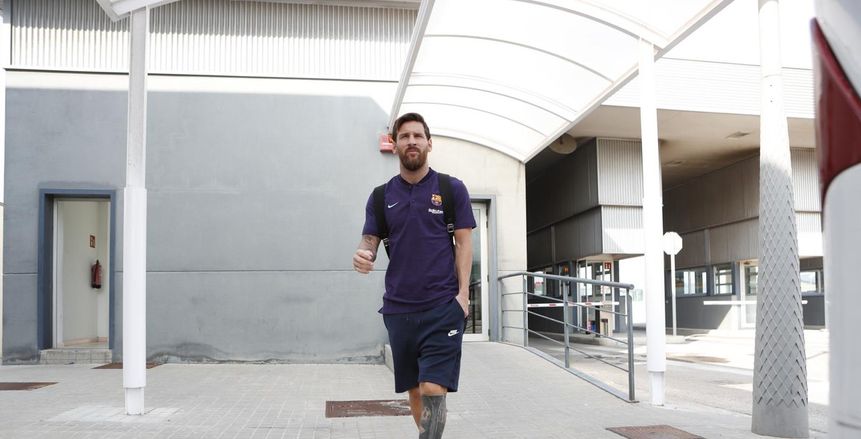 «ميسي» يعود لبرشلونة استعدادا لموقعة أتليتكو مدريد