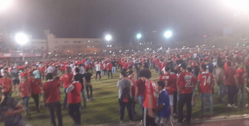 هتافات عدائية من جماهير الأهلي ببرج العرب بسبب الاحتكاكات خارج الاستاد