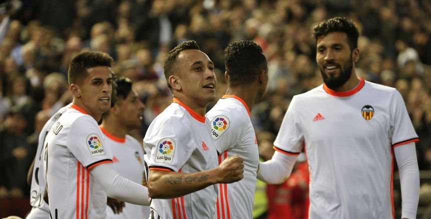 فالنسيا يهزم ريال مدريد بثنائية ويشعل الدوري الإسباني