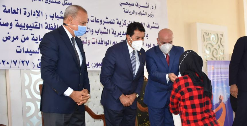وزير الرياضة ومحافظ القليوبية يكرمان الوافدات العربيات بالعبور