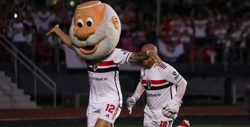 ألكسندر باتو يحتفل على طريقته عقب إحراز هدف بالدوري البرازيلي (فيديو)