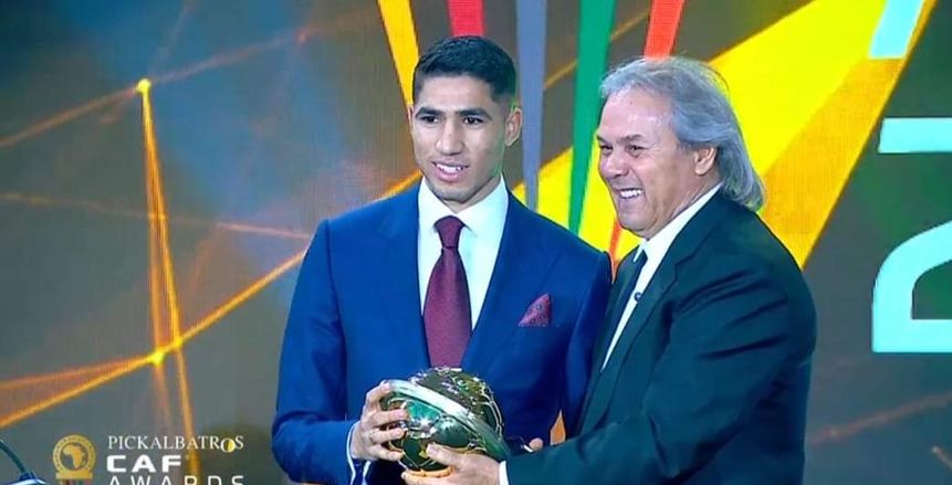 أشرف حكيمي: سعيد جداً بالجائزة.. وأشكر زوجتي
