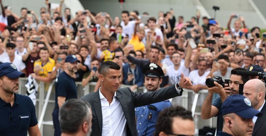 بالفيديو| قبل الكشف الطبي بتورينيو.. «رونالدو» يغني: «يوفي يوفي»