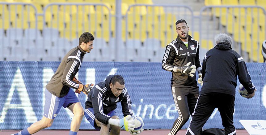 أزمة فى حراسة المنتخب.. ومتابعة أوراق لاعب ويجان