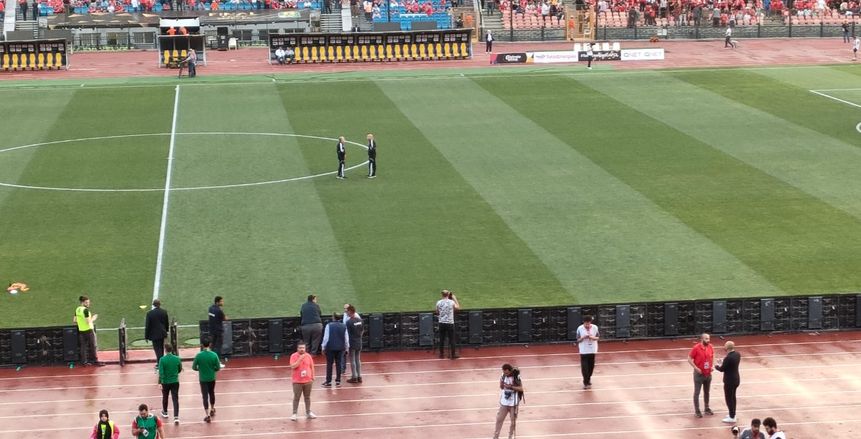 كولر يتفقد أرضية ملعب استاد القاهرة قبل لقاء الأهلي والوداد بنهائي أفريقيا