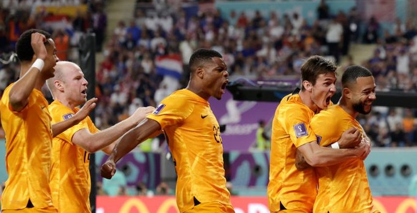 منتخب هولندا يتقدم بهدفين على أمريكا في الشوط الأول
