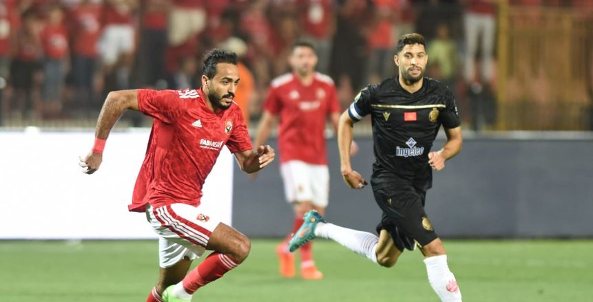 ماذا فعل جهاز ولاعبي الأهلي مع حكم نهائي أفريقيا بعد الفوز على الوداد؟