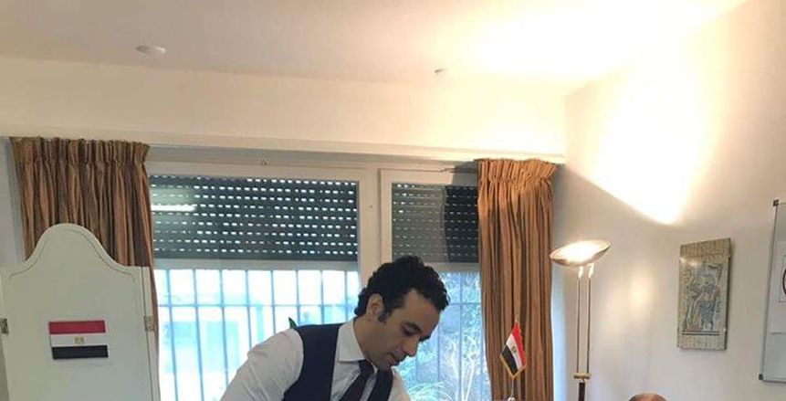 حسن مصطفى يدلي بصوته في الانتخابات الرئاسية بسفارة مصر بسويسرا