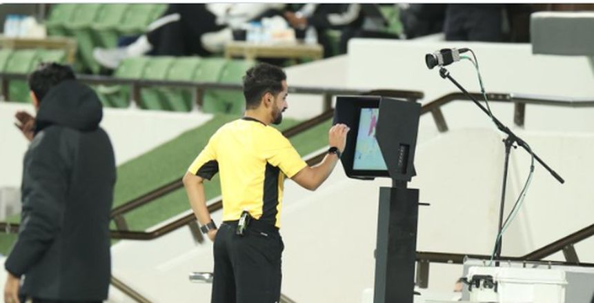 لجنة الحكام بالاتحاد السعودي تكشف تفاصيل تعطل الـVAR في مباراة الأهلي وضمك