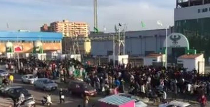 بالفيديو| المصري يبدأ في توزيع تذاكر مباراة سيمبا