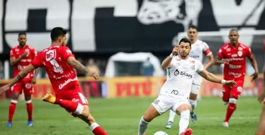 بعد غياب عام.. سانتوس يقترب من العودة للدوري البرازيلي