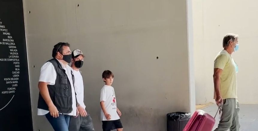 ميسي يستغل الإجازة في العودة لبرشلونة «فيديو»