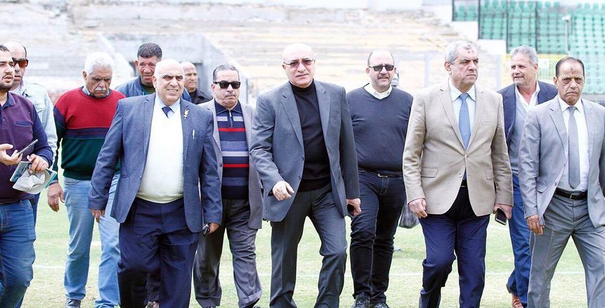 بالصور.. أساتذة كلية الهندسة في جولة تفقدية لاستاد بورسعيد