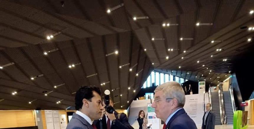 وزير الشباب يناقش مع رئيس الأولمبية الدولية سبل النهوض بالرياضة المصرية