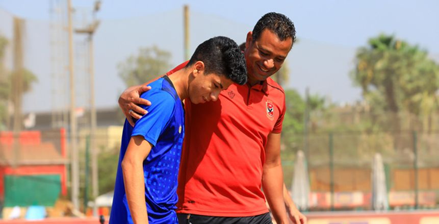 سامي قمصان يقود تدريبات اللاعبين غير المقيدين في القائمة الأفريقية بالأهلي