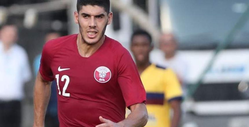 لاعب منتخب قطر لا يتحدث اللغة العربية.. موقف محرج على الهواء (فيديو)