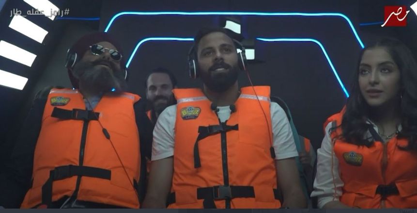 جنش مع رامز جلال في برنامج رامز عقله طار.. سخرية ووعيد بعد إخراج لسانه