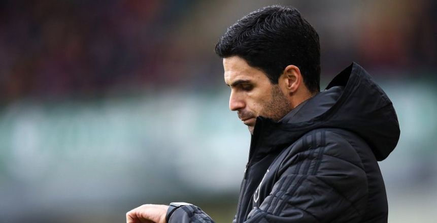كورونا يغزو الملاعب.. إصابات بين اللاعبين والدوريات في مهب الريح