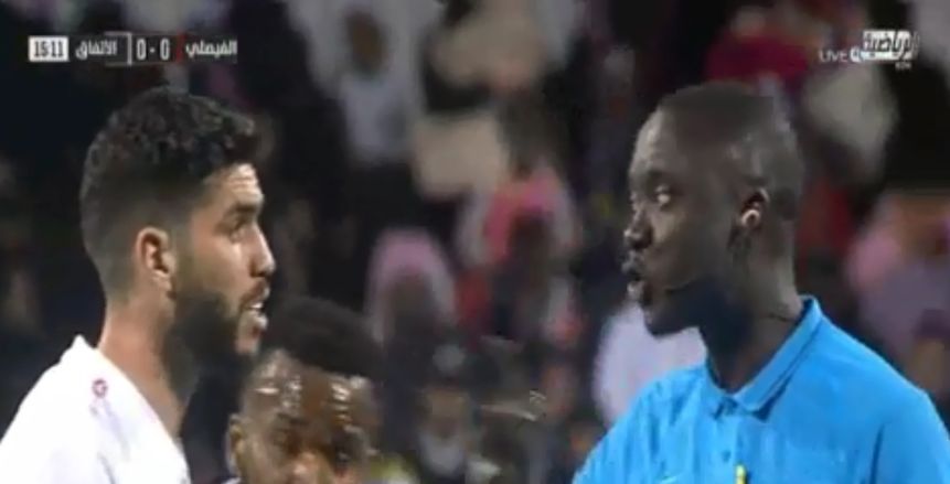 في الدوري السعودي.. جاساما يطالب أزارو بعدم التمثيل (فيديو)